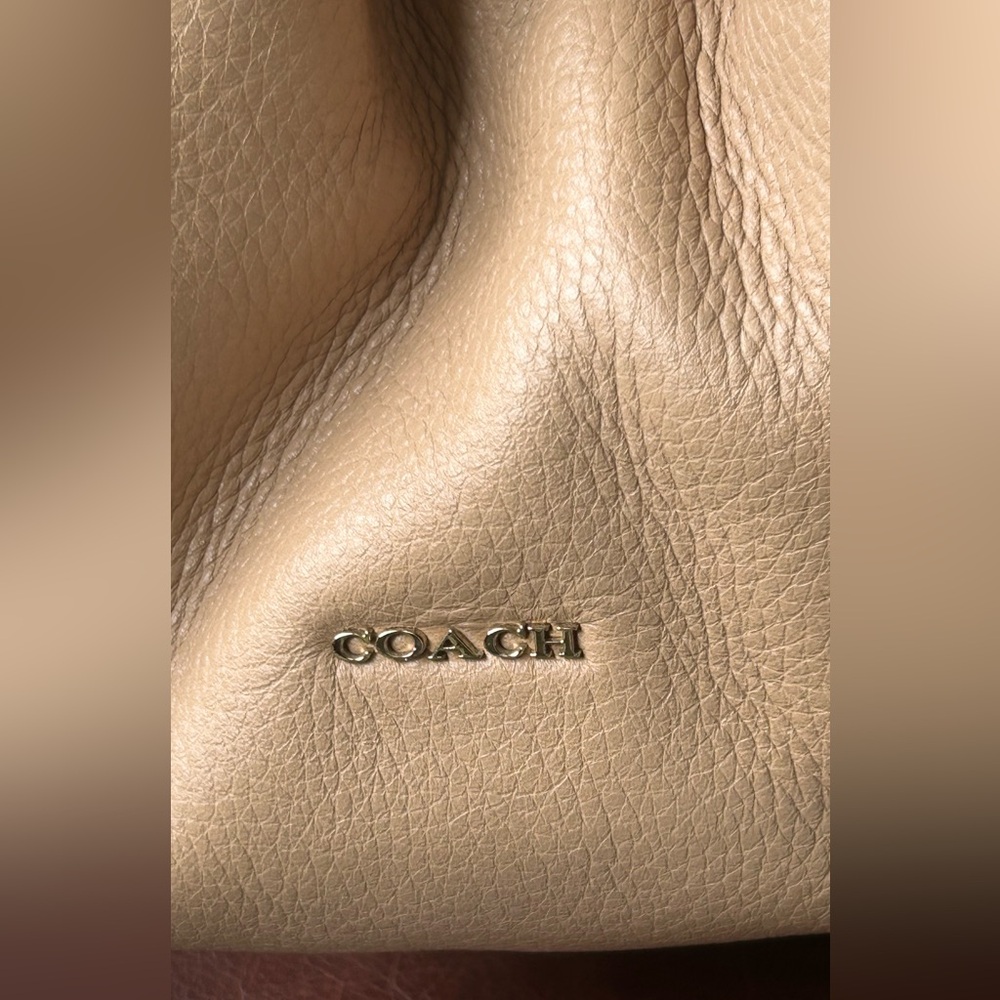 COACH EUC Madison Bag w/hang tag &unbranded scarf - Picture 9 of 13